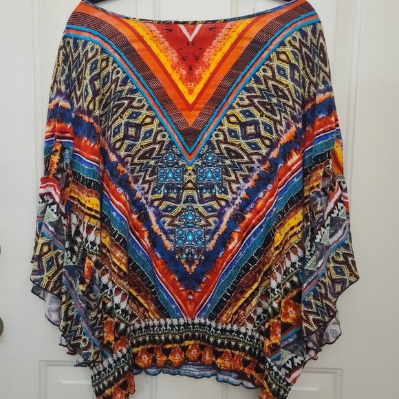 Colorful Geometric Patterned Top - Picture 14 of 15